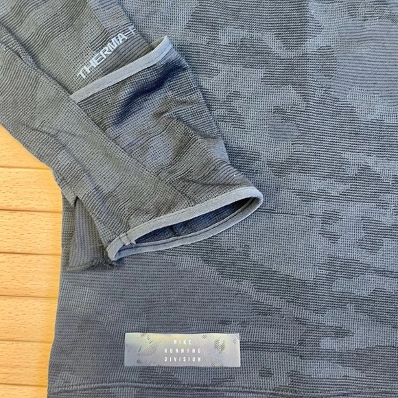 Nike Therma-FIT ADV Running Division Men's Long-Sleeve Running Top FB8538-010 S - Picture 7 of 10